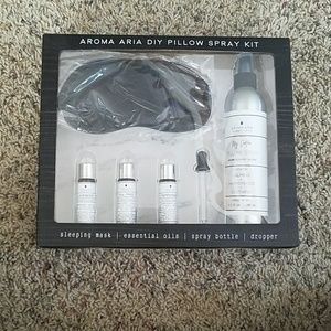 《AROMA ARIA ESSENTIAL OIL KIT》